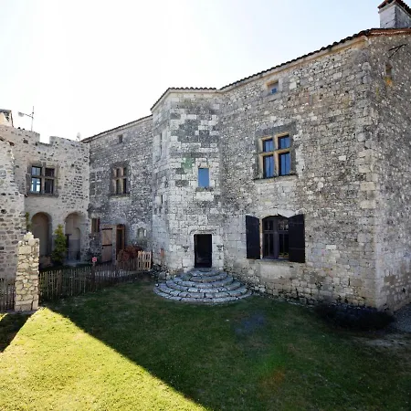 בית נופש Rustic Chateau With Pool And Views Near Agen Saint-Caprais-de-Lerm