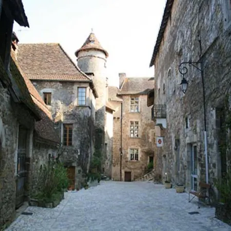 בית נופש Rustic Chateau With Pool And Views Near Agen *