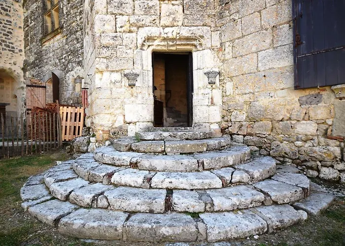 Castle Near Agen With Shared Pool Saint-Caprais-de-Lerm